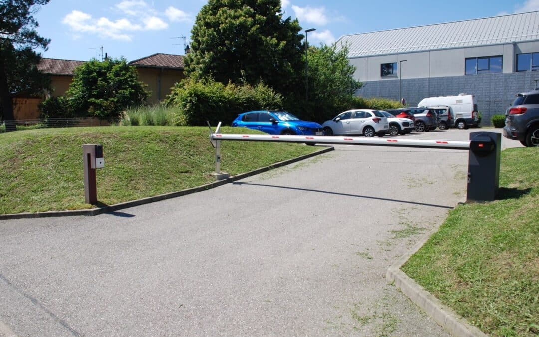 Barrières IUT Annecy : Barrière BFT MAXIMA ULTRA avec système de verrouillage MEDELIS