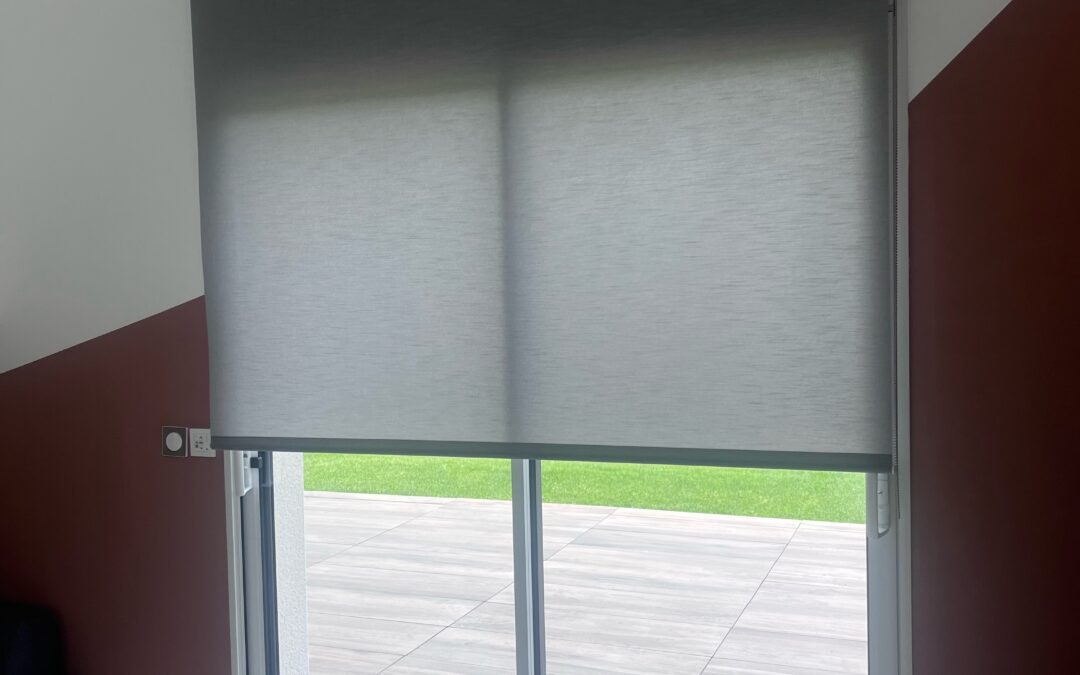 Pose de Stores Intérieurs avec Coffre : Élégance et Fonctionnalité avec la Marque Mariton