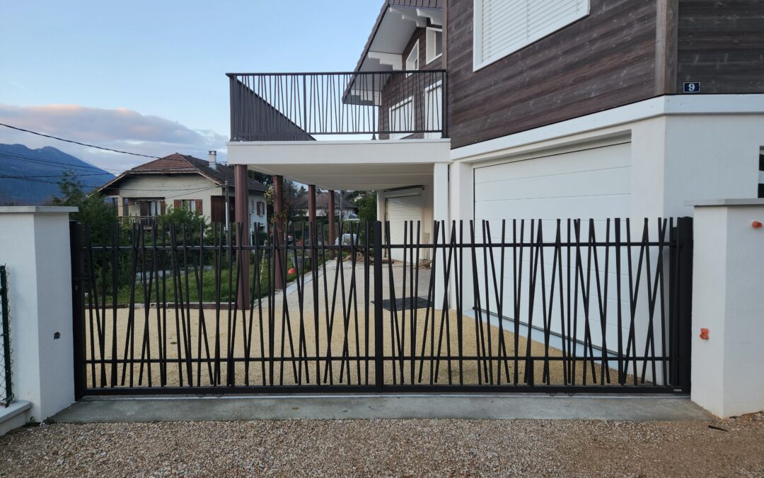 Portail Coulissant avec Portillon et Clôture Coordonnés : Sécurité et Harmonie pour Vos Espaces