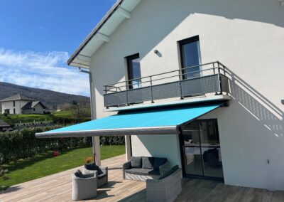 Installation d’un store banne Franciaflex modèle Fetuna : confort, sécurité et design