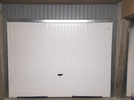 Remplacement d&rsquo;une porte de garage basculante : notre réalisation à Aix-les-Bains